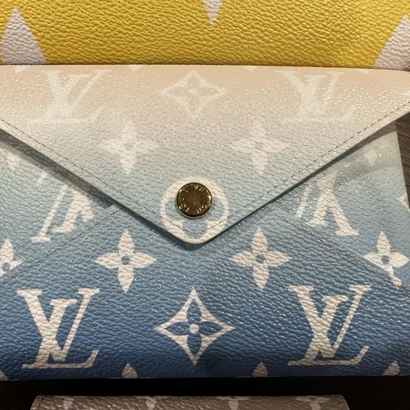 💯 Authentic Louis Vuitton Kirigami Set From By the Pool Collection - Picture 4 of 9